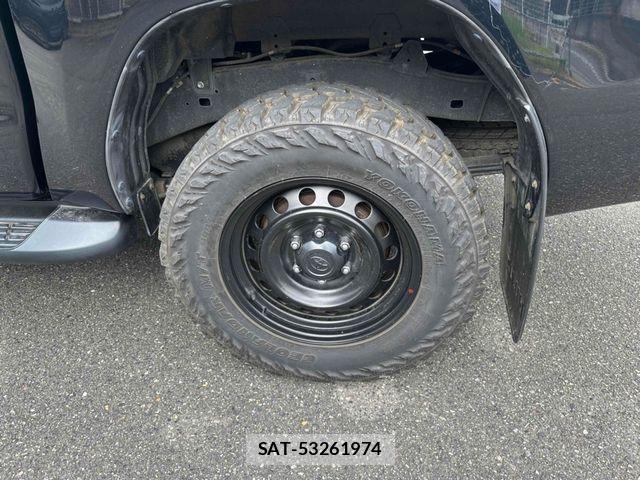 Toyota HILUX 2018-03 8742683-5