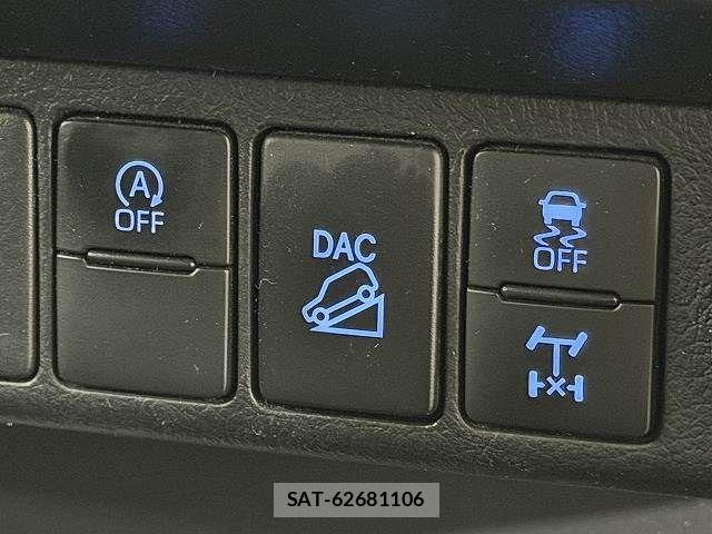 Toyota HILUX 2022-02 8796179-11