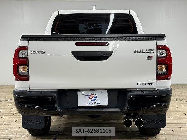Toyota HILUX 2022-02 8796179-12