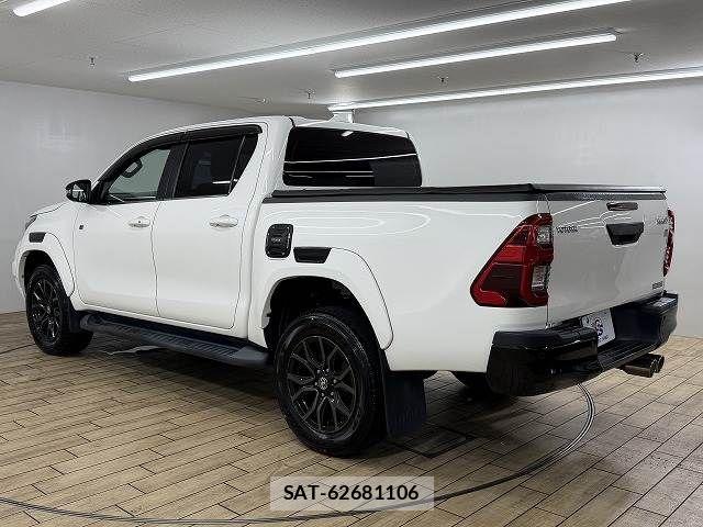 Toyota HILUX 2022-02 8796179-16