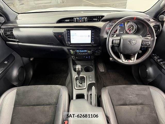 Toyota HILUX 2022-02 8796179-1
