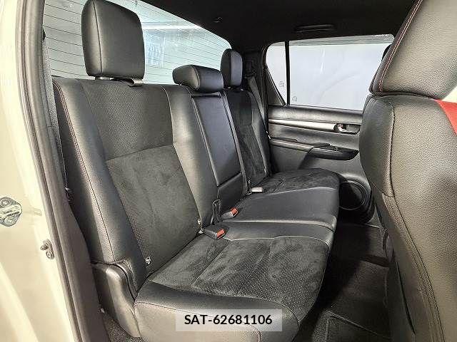 Toyota HILUX 2022-02 8796179-5