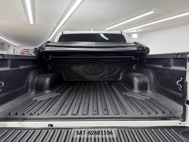 Toyota HILUX 2022-02 8796179-6