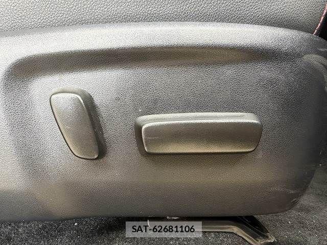 Toyota HILUX 2022-02 8796179-7