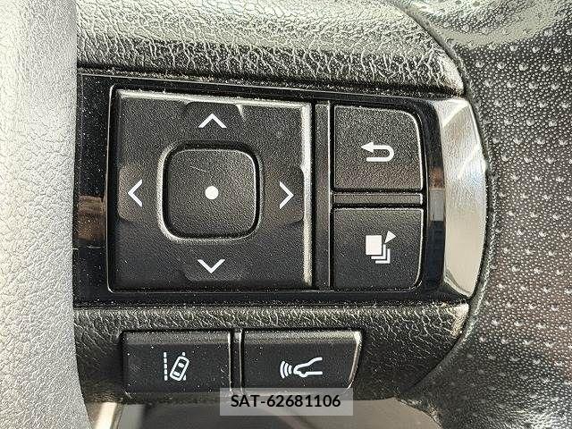 Toyota HILUX 2022-02 8796179-8