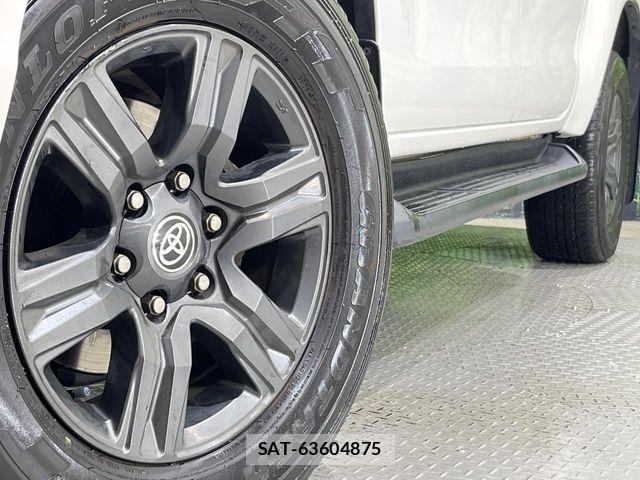 Toyota HILUX 2021-09 8796184-12