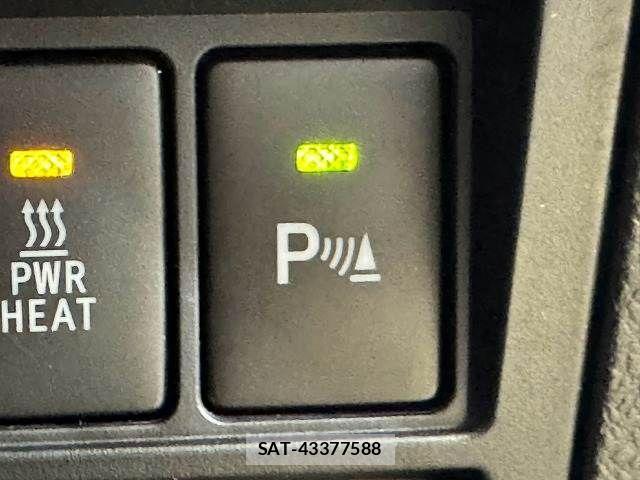 Toyota HILUX 2023-08 8796181-9