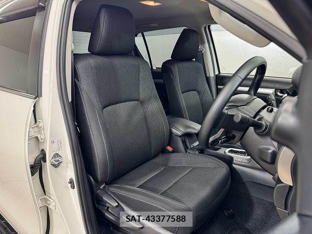 Toyota HILUX 2023-08 8796181-11