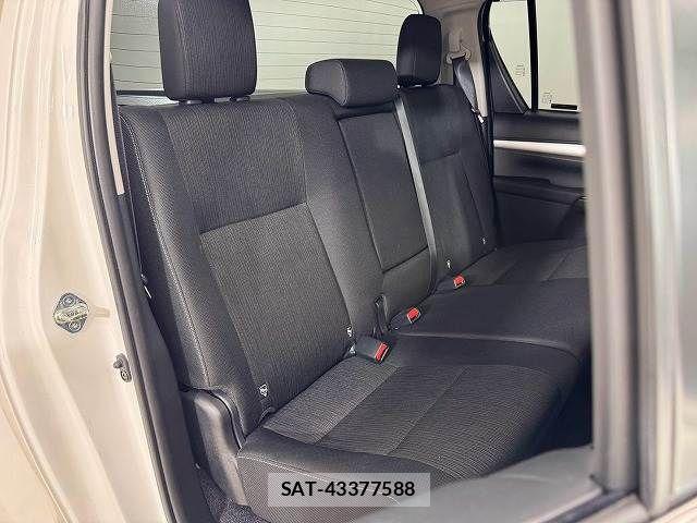 Toyota HILUX 2023-08 8796181-12