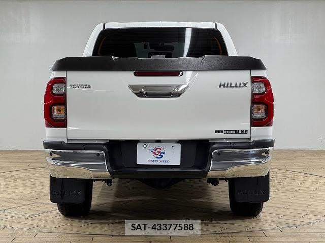 Toyota HILUX 2023-08 8796181-15