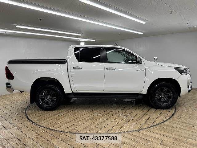 Toyota HILUX 2023-08 8796181-17
