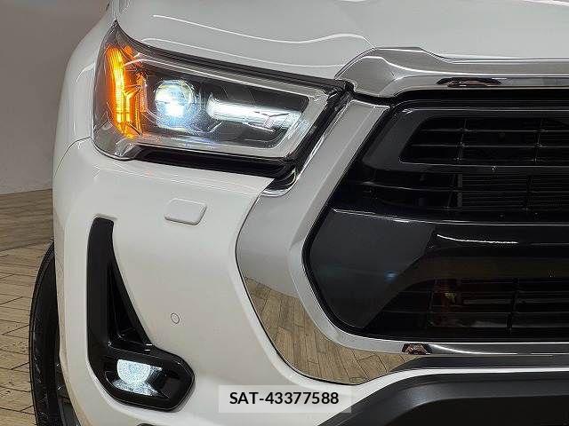 Toyota HILUX 2023-08 8796181-19