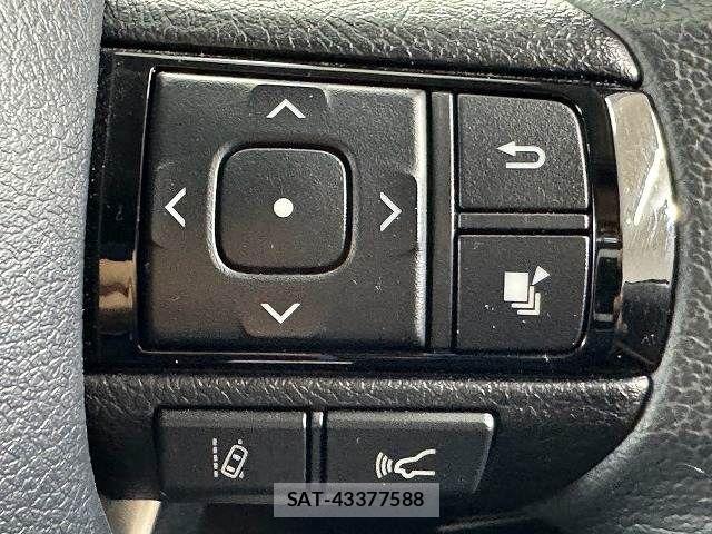 Toyota HILUX 2023-08 8796181-7