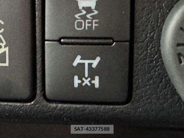 Toyota HILUX 2023-08 8796181-8