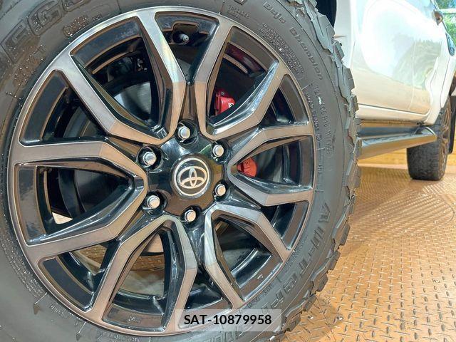 Toyota HILUX 2022-10 8796178-12