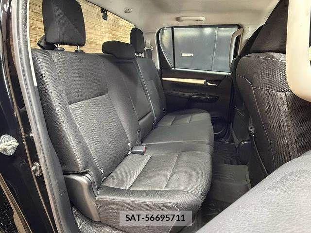 Toyota HILUX 2022-08 8796183-11