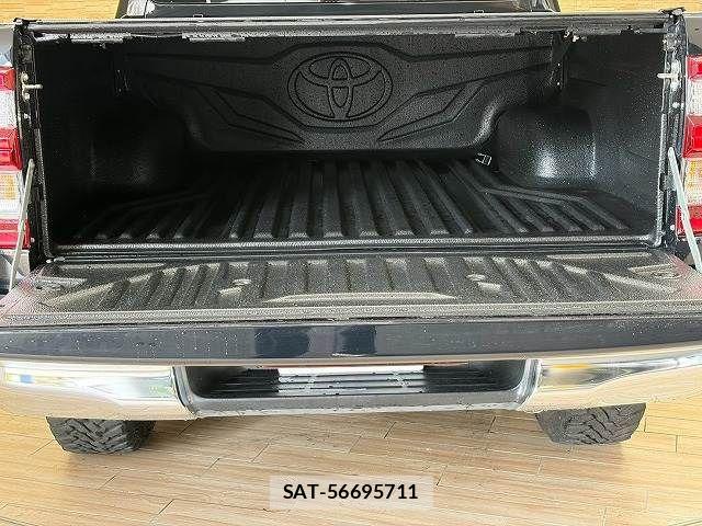 Toyota HILUX 2022-08 8796183-12