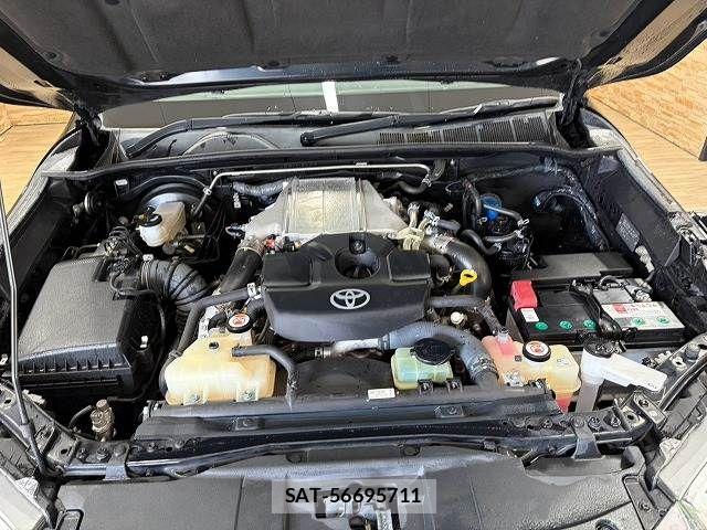 Toyota HILUX 2022-08 8796183-13