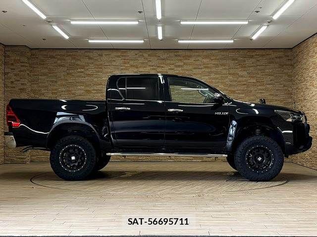 Toyota HILUX 2022-08 8796183-17
