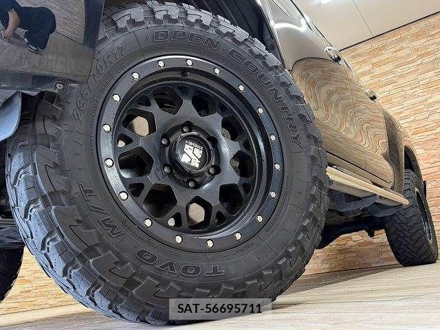 Toyota HILUX 2022-08 8796183-18