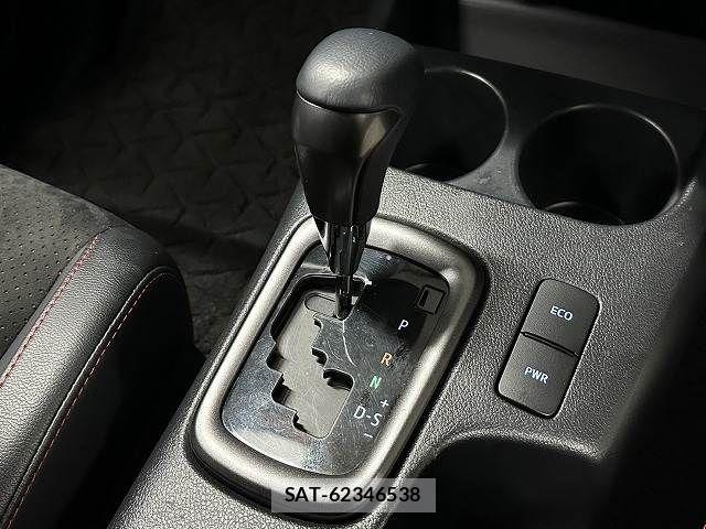 Toyota HILUX 2022-08 8796177-9