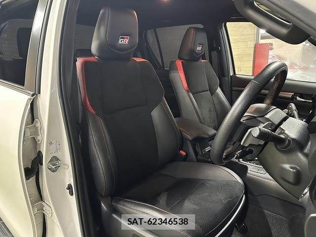 Toyota HILUX 2022-08 8796177-10
