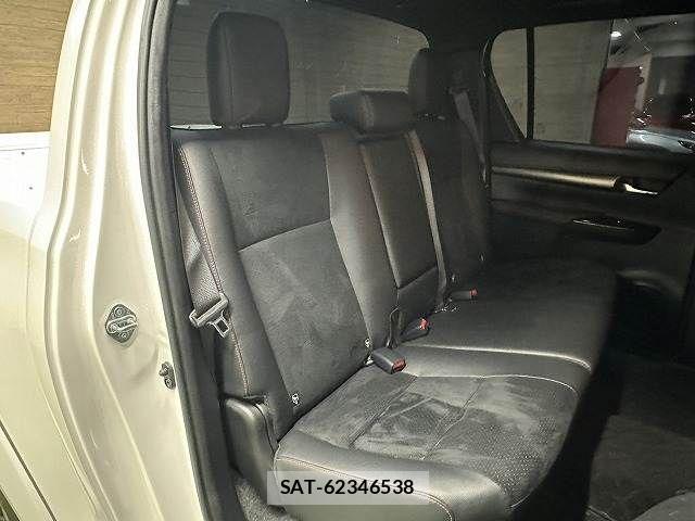 Toyota HILUX 2022-08 8796177-11
