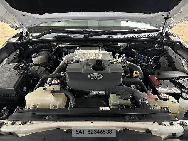 Toyota HILUX 2022-08 8796177-13