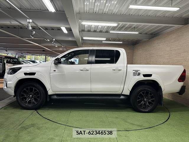 Toyota HILUX 2022-08 8796177-16