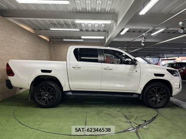Toyota HILUX 2022-08 8796177-17
