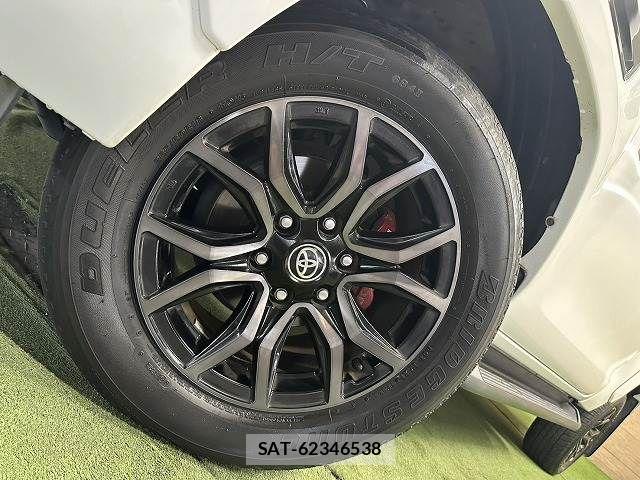 Toyota HILUX 2022-08 8796177-18