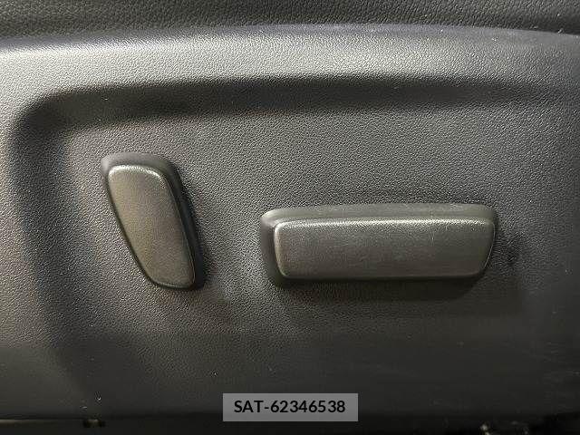 Toyota HILUX 2022-08 8796177-6