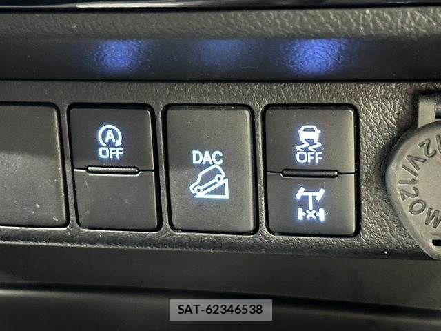 Toyota HILUX 2022-08 8796177-7