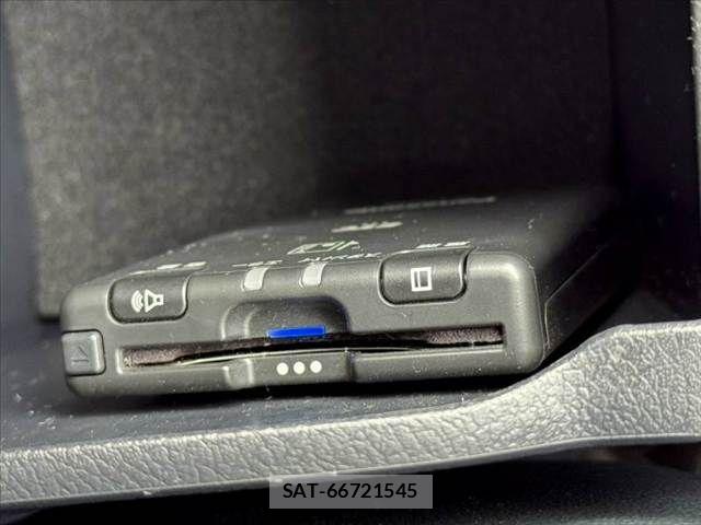 Toyota HILUX 2023-09 8829394-28