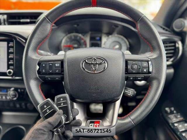 Toyota HILUX 2023-09 8829394-4