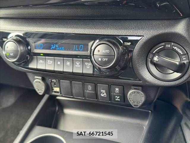 Toyota HILUX 2023-09 8829394-5