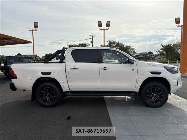 Toyota HILUX 2023-03 8829392-11