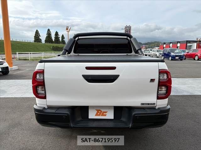 Toyota HILUX 2023-03 8829392-13