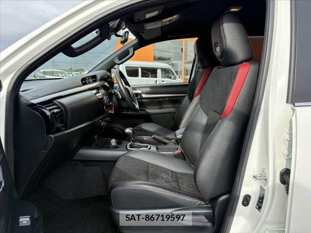 Toyota HILUX 2023-03 8829392-16