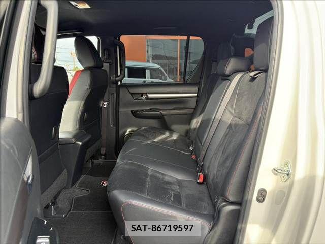 Toyota HILUX 2023-03 8829392-18
