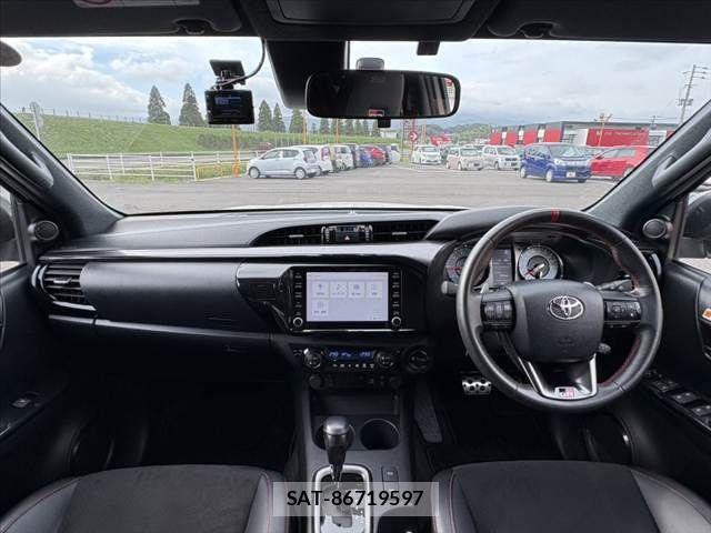 Toyota HILUX 2023-03 8829392-1
