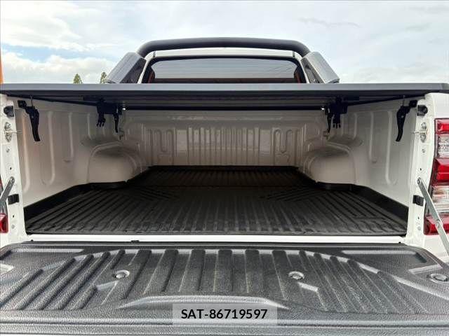 Toyota HILUX 2023-03 8829392-19