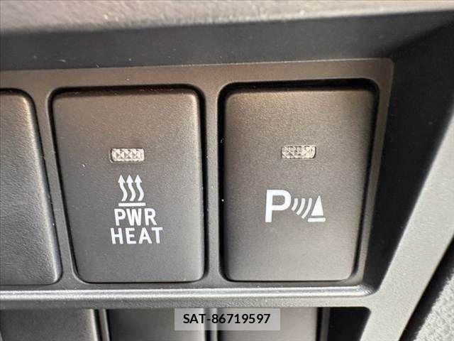 Toyota HILUX 2023-03 8829392-23