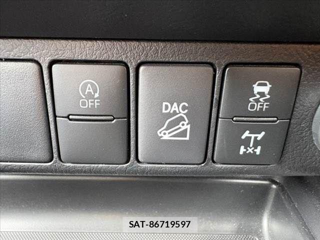Toyota HILUX 2023-03 8829392-6