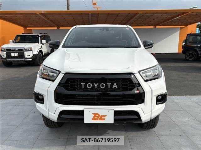 Toyota HILUX 2023-03 8829392-8