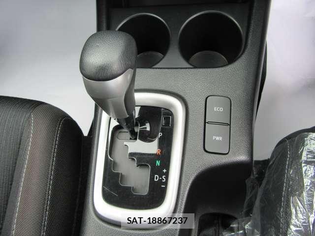 Toyota HILUX 2022-09 8849295-9