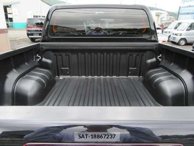 Toyota HILUX 2022-09 8849295-24