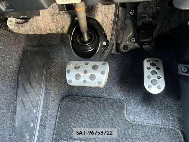 Toyota HILUX 2023-11 8880063-12