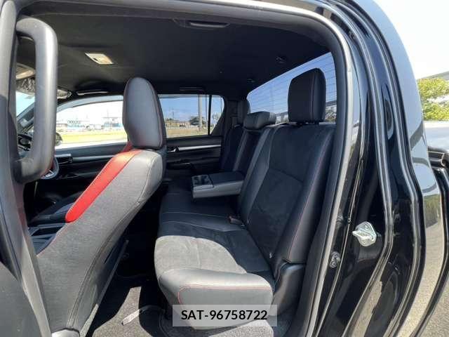 Toyota HILUX 2023-11 8880063-17