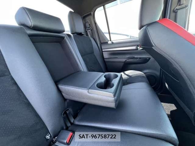 Toyota HILUX 2023-11 8880063-18
